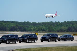 The plane carrying Britain's King Charles and Queen Camilla approaches Joint Base Andrews, Maryland, U.S., April 27, 2026. REUTERS/Eric Lee